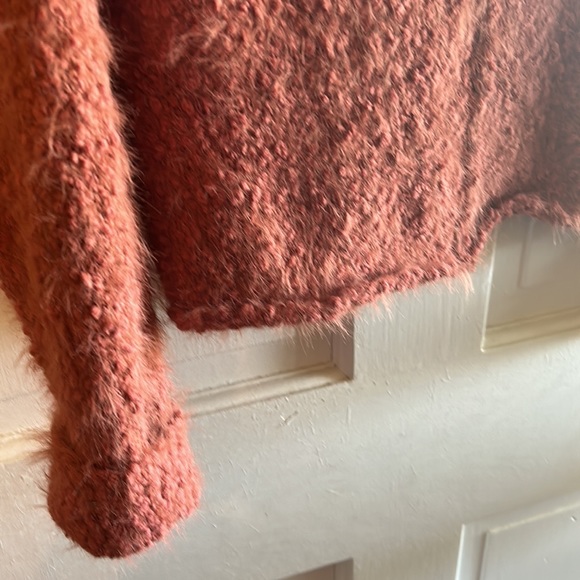 New In Sweater Sz Small - Picture 3 of 7